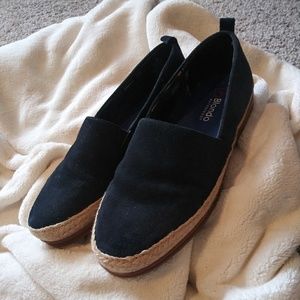 Blondo Woman's Slip on